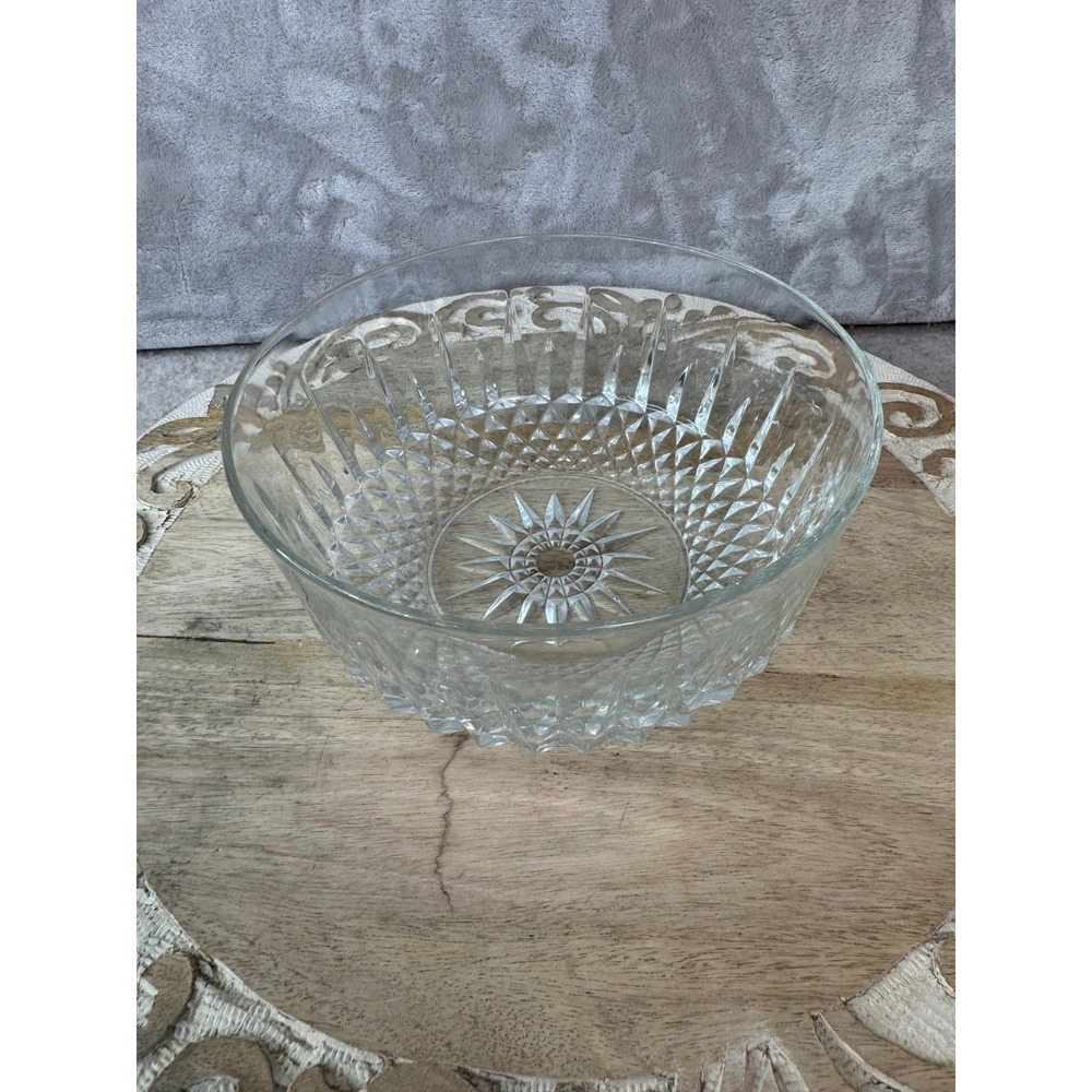 Arcoroc France Glass Serving Bowl 8In Diamond Cut Starburst Pattern ClearVintage
